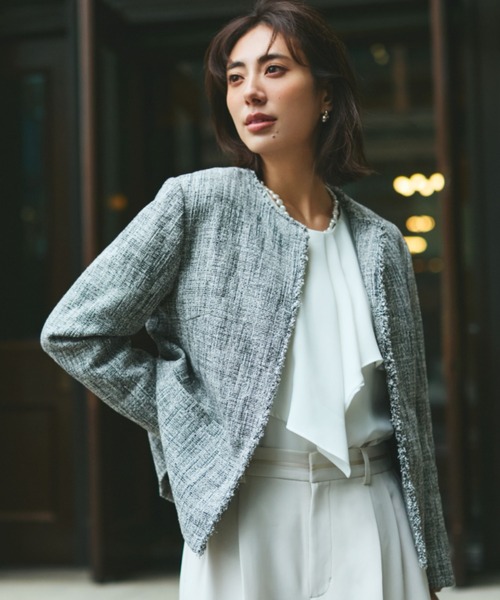 Elura（エルーラ）の「≪入卒/セレモニー/通勤≫フリルブラウス/602135（シャツ/ブラウス・レディース・ホワイト/ネイビー/ホワイト系その他/ブラック・LARGE/MEDIUM）」の22枚目の写真