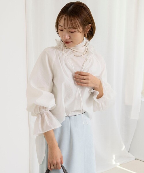 NOLLEY’S Sophi(ノーリーズソフィ)の「ウォッシャブルオーガンジーフリルブラウス(シャツ/ブラウス・レディース・オフホワイト/サックスブルー・38)」の6枚目の写真