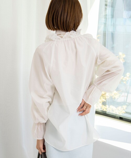NOLLEY’S Sophi(ノーリーズソフィ)の「ウォッシャブルオーガンジーフリルブラウス(シャツ/ブラウス・レディース・オフホワイト/サックスブルー・38)」の8枚目の写真