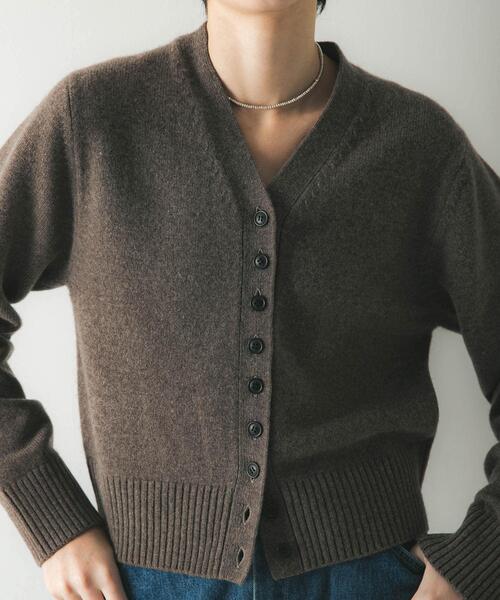 URBAN RESEARCH（アーバンリサーチ）の「カシミヤ強縮Vネックカーディガン（カーディガン/ボレロ・レディース・ブラウン系その他/カーキ・FREE）」の3枚目の写真