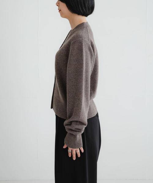 URBAN RESEARCH（アーバンリサーチ）の「カシミヤ強縮Vネックカーディガン（カーディガン/ボレロ・レディース・ブラウン系その他/カーキ・FREE）」の11枚目の写真