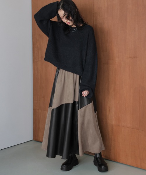 AMELY（エミリー）の「異素材ドッキング フレアスカート（スカート・レディース・ベージュ/グレー・フリー）」の2枚目の写真