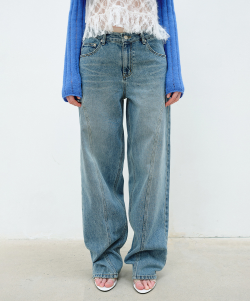 AOPT(アオプト)の「CURVED LINE WIDE JEANS - BLUE(デニムパンツ・レディース・その他・SMALL/MEDIUM)」の3枚目の写真