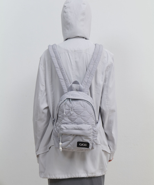 OJOS(オホス)の「Starquilt Padded Backpack S / Grey(バックパック/リュック・レディース・その他・SMALL)」の1枚目の写真