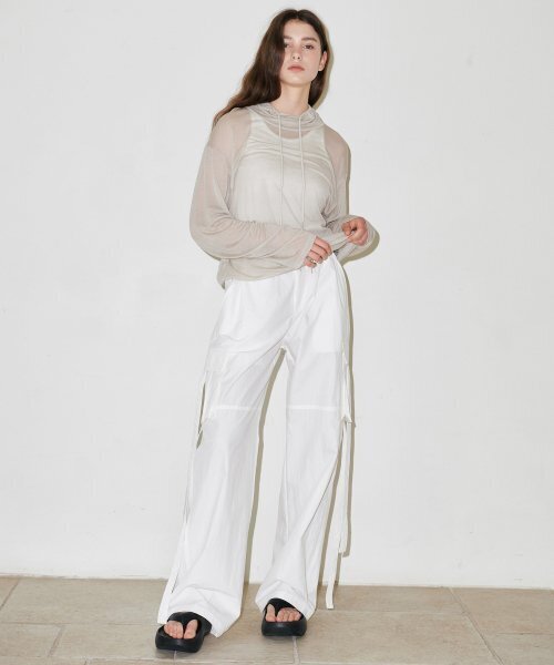 SLLOW GARMENTS（スロー ガーメンツ）の「PARACHUTE CARGO PANTS - KHAKI（その他パンツ・レディース・カーキ・FREE）」の4枚目の写真