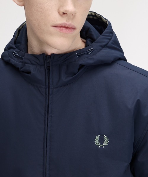 FRED PERRY(フレッドペリー)の「ZOZO限定!!【先行予約受付中】Hooded Brentham Jacket/フード付き中綿ブレンサムジャケット(ナイロンジャケット・メンズ・ブラック/ダークブルー/ブラック系その他・S/M/L)」の17枚目の写真