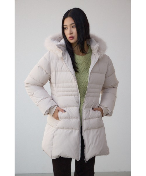AZUL by moussy(アズールバイマウジー)の「VENUS フードファーベルト付ミドルダウンコート(ダウンジャケット/コート・レディース・ブラック/アイボリー・SMALL/MEDIUM)」の5枚目の写真