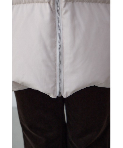 AZUL by moussy(アズールバイマウジー)の「VENUS フードファーベルト付ミドルダウンコート(ダウンジャケット/コート・レディース・ブラック/アイボリー・SMALL/MEDIUM)」の15枚目の写真