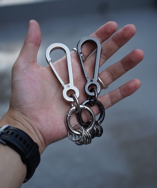 NOIZY（ノイジー）の「マルチユース2wayカラビナ - 推しアイテム対応キーホルダ（キーケース/キーアクセサリー・メンズ・シルバー/ブラック・FREE）」の5枚目の写真