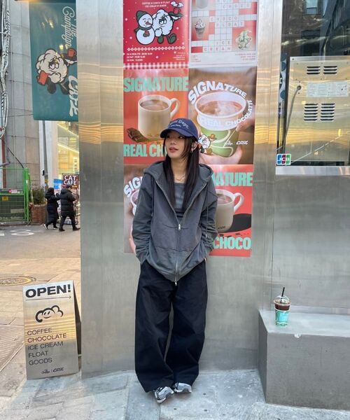 EPISODE UNTITLED（エピソードアンタイトルド）の「SYMBOL MATCH PIGMENT ZIP-UP HOODIE_CHARCOAL（パーカー・レディース・その他・2/3）」の7枚目の写真