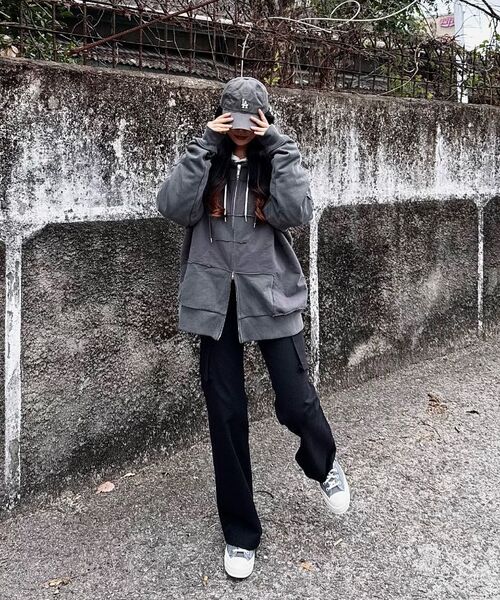 EPISODE UNTITLED（エピソードアンタイトルド）の「SYMBOL MATCH PIGMENT ZIP-UP HOODIE_CHARCOAL（パーカー・レディース・その他・2/3）」の11枚目の写真
