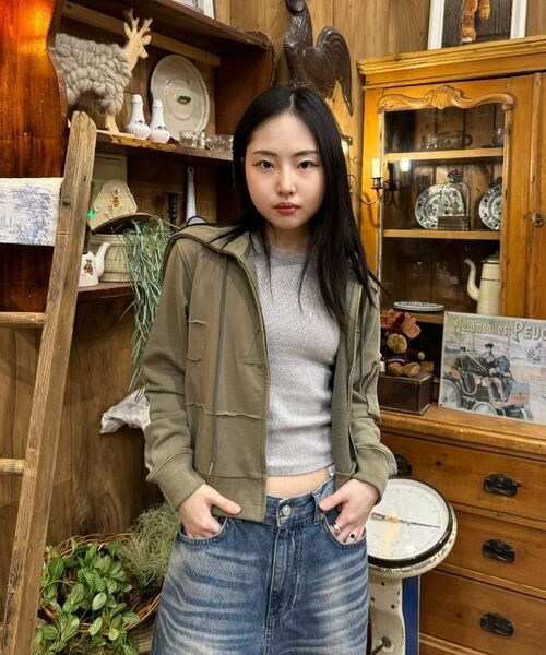 EPISODE UNTITLED（エピソードアンタイトルド）の「SYMBOL MATCH PIGMENT ZIP-UP HOODIE_CHARCOAL（パーカー・レディース・その他・2/3）」の3枚目の写真