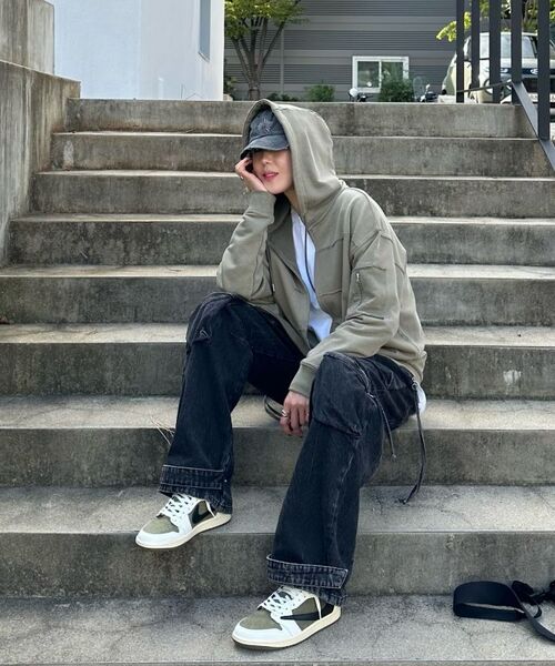 EPISODE UNTITLED（エピソードアンタイトルド）の「SYMBOL MATCH PIGMENT ZIP-UP HOODIE_CHARCOAL（パーカー・レディース・その他・2/3）」の4枚目の写真