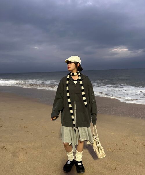 EPISODE UNTITLED（エピソードアンタイトルド）の「SYMBOL MATCH PIGMENT ZIP-UP HOODIE_CHARCOAL（パーカー・レディース・その他・2/3）」の5枚目の写真