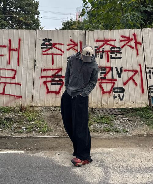 EPISODE UNTITLED（エピソードアンタイトルド）の「SYMBOL MATCH PIGMENT ZIP-UP HOODIE_CHARCOAL（パーカー・レディース・その他・2/3）」の6枚目の写真