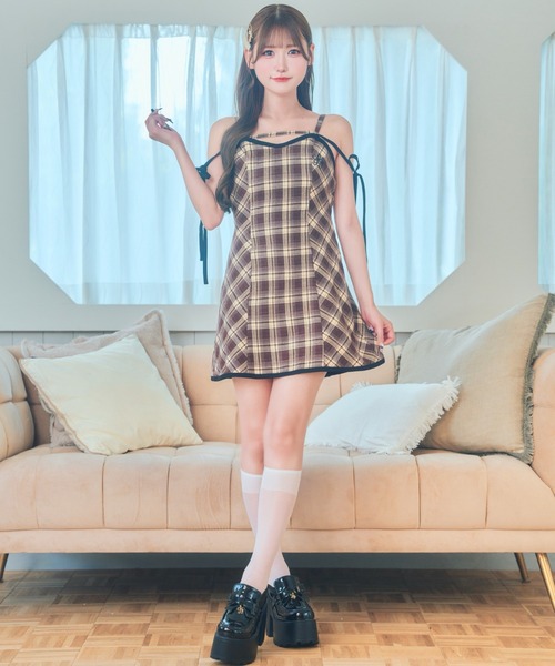 LAFARY(ラファリー)の「ロゴ刺繍キャミワンピース(ワンピース・レディース・グレー/ブラック/ブラウン・FREE)」の18枚目の写真