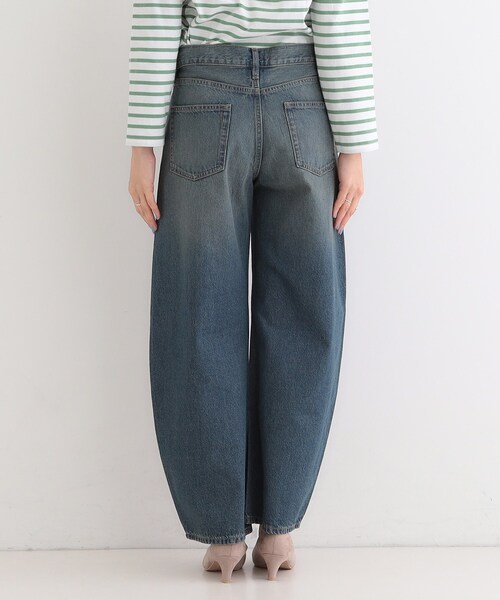 SHOO・LA・RUE(シューラルー)の「【SHOO・LA・RUE DENIM】ゆるっと決まる こなれカーブデニムパンツ(デニムパンツ・レディース・ブルー系その他/ライトグレー/ネイビー/ブルー・10/01/02/03/04)」の13枚目の写真