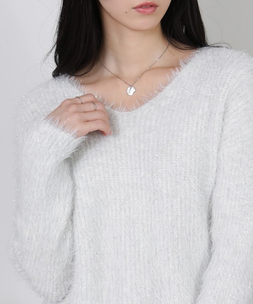 pumpkin port(パンプキンポート)の「ラメ シャギー Vネック 長袖ニット トップス(ニット/セーター・レディース・ベージュ/ピンク/ホワイト/サックスブルー/チャコールグレー・M)」の6枚目の写真