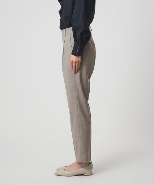 green label relaxing（グリーンレーベルリラクシング）の「［size SHORT/TALLあり］カチリラ テーパードパンツ ウォッシャブル ストレッチ（スラックス・レディース・ベージュ/ネイビー・SHORT/34/36/38/40/42/44/TALL/46）」の21枚目の写真