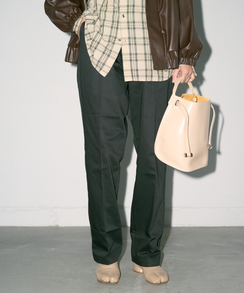 UNIVERSAL OVERALL（ユニバーサルオーバーオール）の「【限定】STANDARD FIT PANTS（チノパンツ・メンズ・ブラック/カーキ・30/32/34/36）」の4枚目の写真