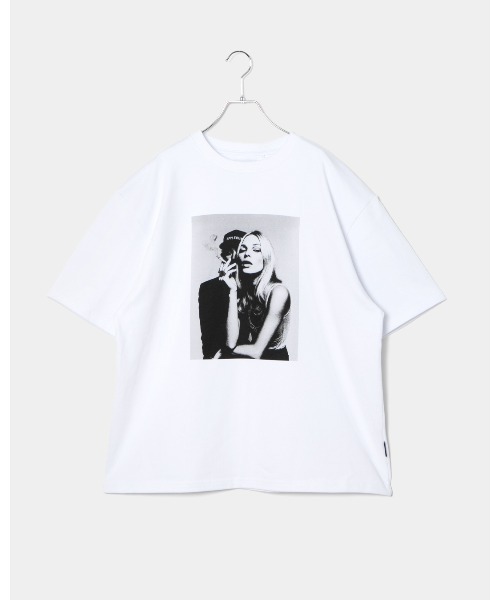 APPLEBUM(アップルバム)の「“Smoky Seduction” T-shirt(Tシャツ/カットソー・メンズ・ホワイト/ブラック・MEDIUM/LARGE/X-LARGE/XX-LARGE)」の1枚目の写真