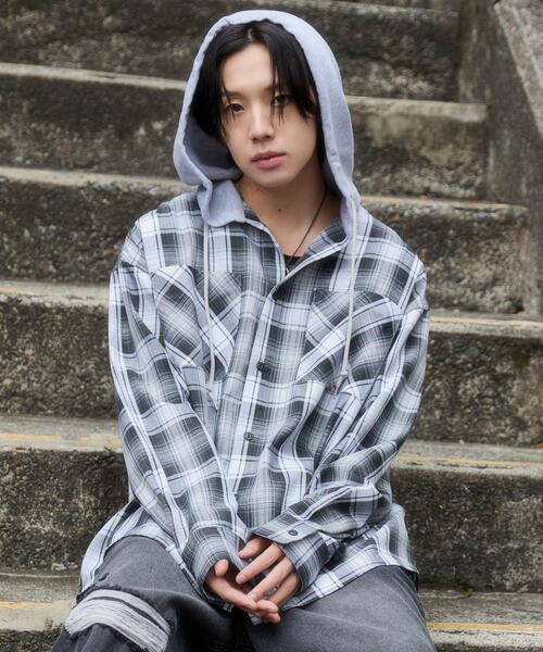 WEGO（ウィゴー）の「WEGO/【26年春新作】オンブレチェックフードシャツ（シャツ/ブラウス・メンズ・ブラック系その他2/ブルー系その他2/レッド系その他2・LARGE/MEDIUM）」の2枚目の写真