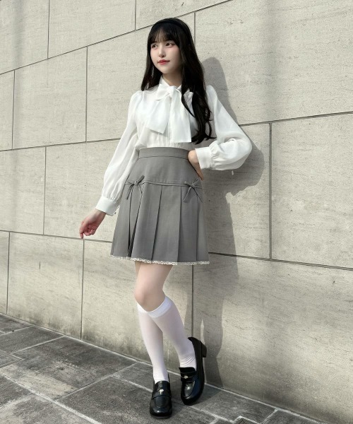 an another angelus（アンアナザーアンジェラス）の「フロントピンタックシアーボウタイブラウス/fint フィント（シャツ/ブラウス・レディース・ピンクベージュ/オフホワイト・FREE）」の3枚目の写真