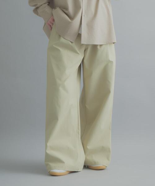 SENSE OF PLACE by URBAN RESEARCH(センスオブプレイスバイアーバンリサーチ)の「サイドタックワイドパンツ(その他パンツ・メンズ・チャコールグレー/ホワイト/ベージュ・LARGE/MEDIUM)」の6枚目の写真