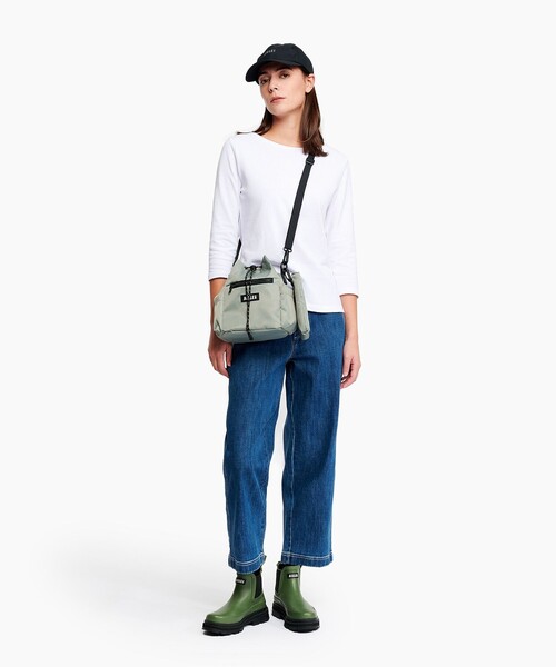 AIGLE(エーグル)の「撥水 巾着ショルダーバッグ RP(ショルダーバッグ・レディース・ブラック/セージグリーン・FREE)」の4枚目の写真