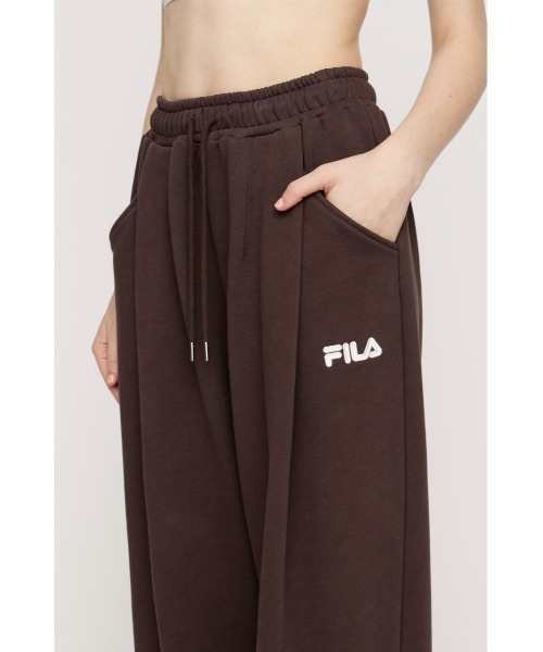 SLY（スライ）の「FILA x SLY BARREL LEG SW PT フィラスライバレルレッグスウェットパンツ 春服（スウェットパンツ・レディース・ブラウン/ネイビー系・FREE）」の11枚目の写真