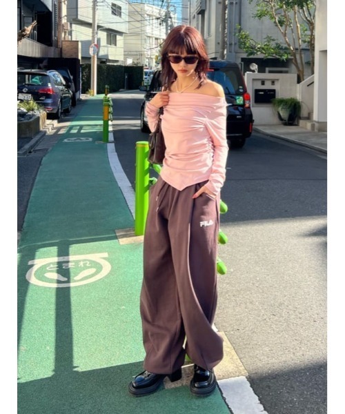 SLY(スライ)の「FILA x SLY BARREL LEG SW PT フィラスライバレルレッグスウェットパンツ 春服(スウェットパンツ・レディース・ブラウン/ネイビー系・FREE)」の13枚目の写真