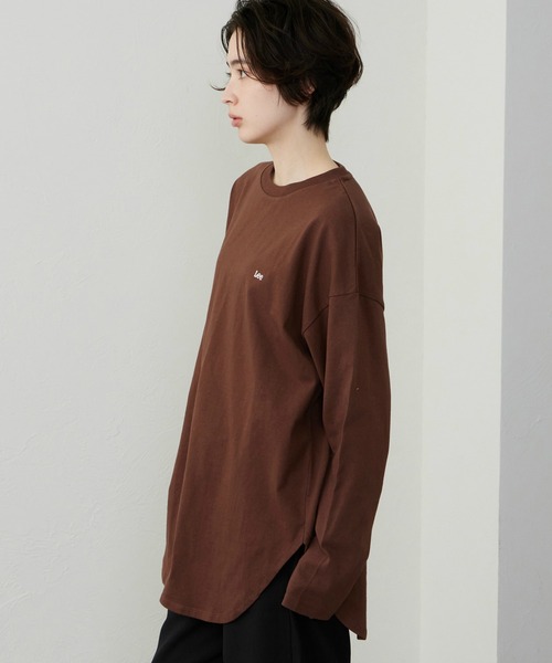 Lee(リー)の「Lee/リー ラウンドヘム ロングスリーブTシャツ(Tシャツ/カットソー・レディース・ブラック/ホワイト/ブラウン・MEDIUM/SMALL)」の14枚目の写真