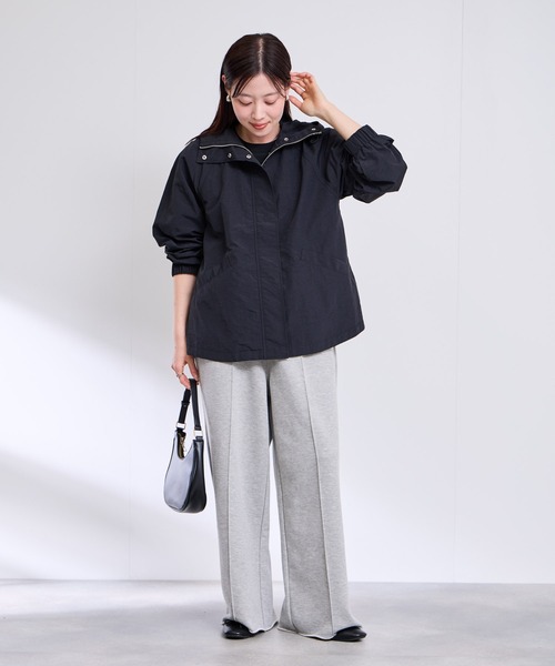 Mac-House(マックハウス)の「Free nature フード付きナイロンマウンテンパーカー(パーカー・レディース・ブラック/グレイッシュベージュ・M/L)」の10枚目の写真