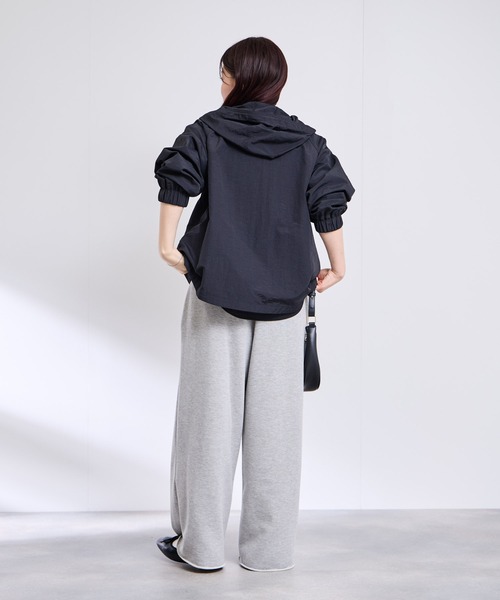 Mac-House(マックハウス)の「Free nature フード付きナイロンマウンテンパーカー(パーカー・レディース・ブラック/グレイッシュベージュ・M/L)」の11枚目の写真