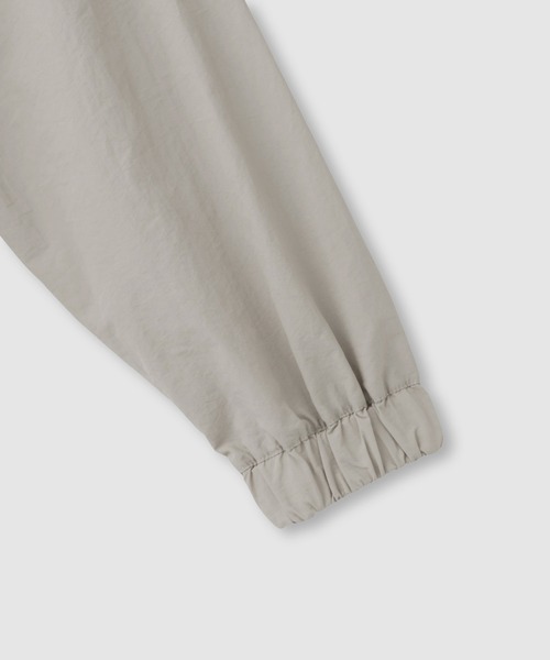 Mac-House(マックハウス)の「Free nature フード付きナイロンマウンテンパーカー(パーカー・レディース・ブラック/グレイッシュベージュ・M/L)」の17枚目の写真