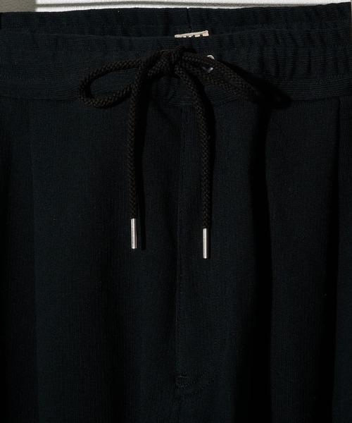 KHOKI(コッキ)の「【KHOKI/コッキ】3D Cutting Sweat Pants(スウェットパンツ・メンズ・ブラック/アイボリー・2/1)」の12枚目の写真