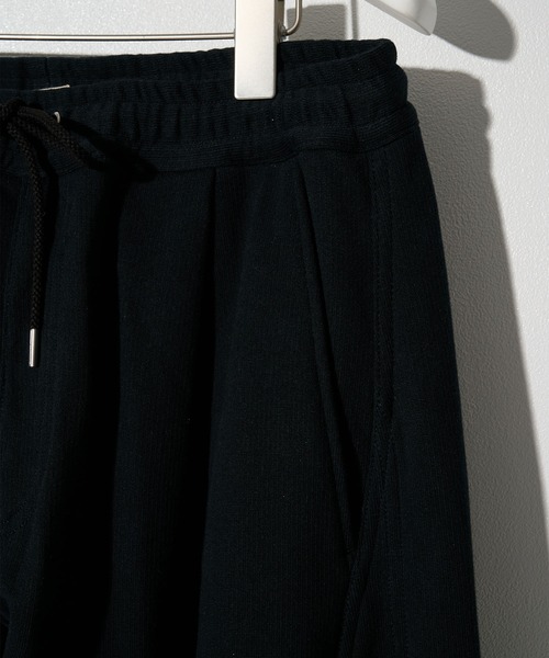 KHOKI(コッキ)の「【KHOKI/コッキ】3D Cutting Sweat Pants(スウェットパンツ・メンズ・ブラック/アイボリー・2/1)」の13枚目の写真