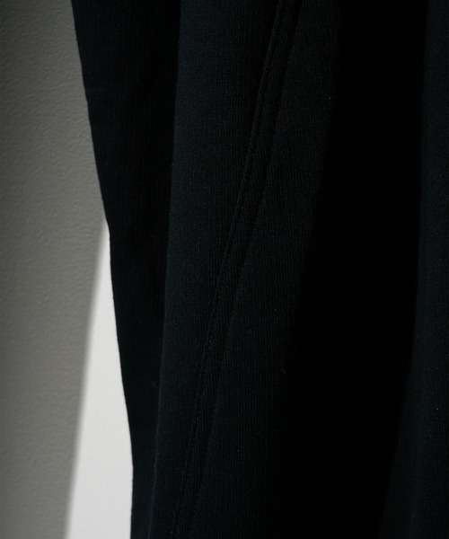 KHOKI(コッキ)の「【KHOKI/コッキ】3D Cutting Sweat Pants(スウェットパンツ・メンズ・ブラック/アイボリー・2/1)」の14枚目の写真