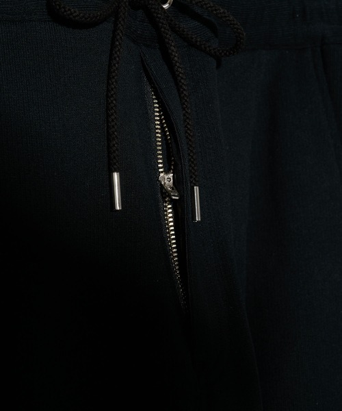 KHOKI(コッキ)の「【KHOKI/コッキ】3D Cutting Sweat Pants(スウェットパンツ・メンズ・ブラック/アイボリー・2/1)」の15枚目の写真