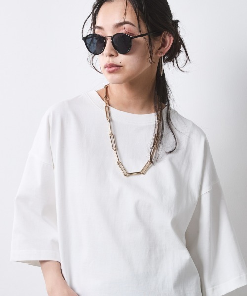 CHIC STYLE(シックスタイル)の「綿100%シンプルTシャツ<大きいサイズ有>シックスタイル(Tシャツ/カットソー・レディース・ブラック/オフホワイト・5L/4L/3L/LL/L/M)」の2枚目の写真