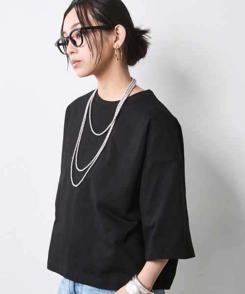 CHIC STYLE(シックスタイル)の「綿100%シンプルTシャツ<大きいサイズ有>シックスタイル(Tシャツ/カットソー・レディース・ブラック/オフホワイト・5L/4L/3L/LL/L/M)」の1枚目の写真