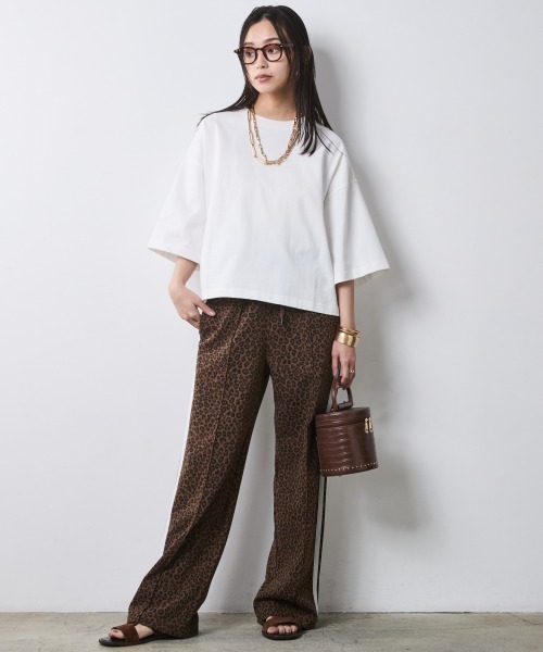 CHIC STYLE(シックスタイル)の「綿100%シンプルTシャツ<大きいサイズ有>シックスタイル(Tシャツ/カットソー・レディース・ブラック/オフホワイト・5L/4L/3L/LL/L/M)」の6枚目の写真
