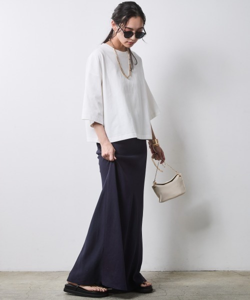 CHIC STYLE(シックスタイル)の「綿100%シンプルTシャツ<大きいサイズ有>シックスタイル(Tシャツ/カットソー・レディース・ブラック/オフホワイト・5L/4L/3L/LL/L/M)」の7枚目の写真