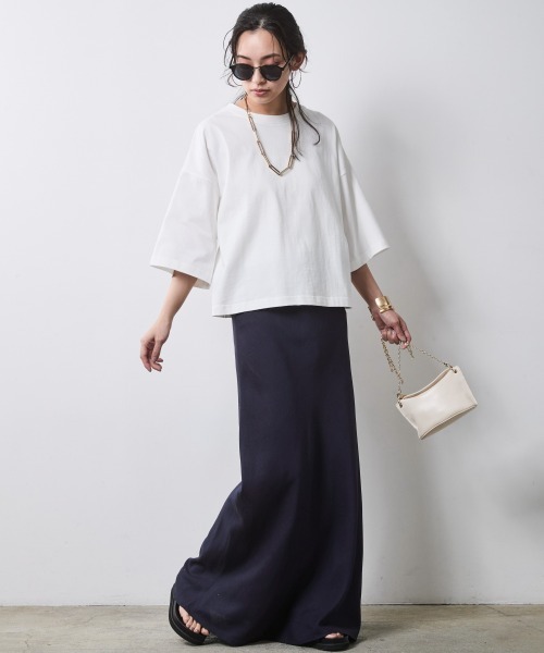 CHIC STYLE(シックスタイル)の「綿100%シンプルTシャツ<大きいサイズ有>シックスタイル(Tシャツ/カットソー・レディース・ブラック/オフホワイト・5L/4L/3L/LL/L/M)」の8枚目の写真