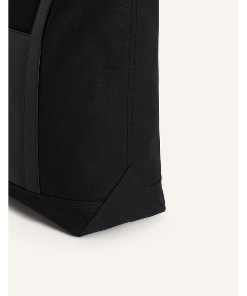 Maison Kitsune（メゾンキツネ）の「CANVAS AND LEATHER LARGE TOTE（トートバッグ・メンズ・ブラック・U）」の4枚目の写真