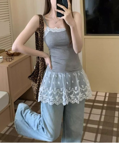 gossip！ロサンゼルス（ゴシップロサンゼルス）の「Y2Kヴィンテージ風 レースキャミバレエコア レイヤード（Tシャツ/カットソー・レディース・グレー・M）」の8枚目の写真