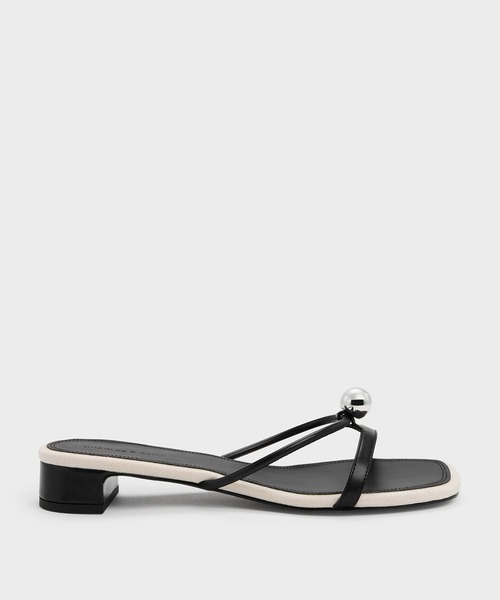 CHARLES & KEITH(チャールズ & キース)の「Georgie ジョージー メタルボール ヒールミュール(サンダル・レディース・ブラック/オフホワイト・22.5cm/23cm/23.5cm/24.5cm)」の4枚目の写真
