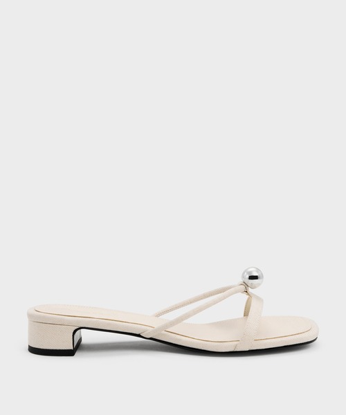 CHARLES & KEITH(チャールズ & キース)の「Georgie ジョージー メタルボール ヒールミュール(サンダル・レディース・ブラック/オフホワイト・22.5cm/23cm/23.5cm/24.5cm)」の10枚目の写真
