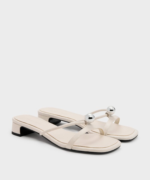 CHARLES & KEITH(チャールズ & キース)の「Georgie ジョージー メタルボール ヒールミュール(サンダル・レディース・ブラック/オフホワイト・22.5cm/23cm/23.5cm/24.5cm)」の9枚目の写真