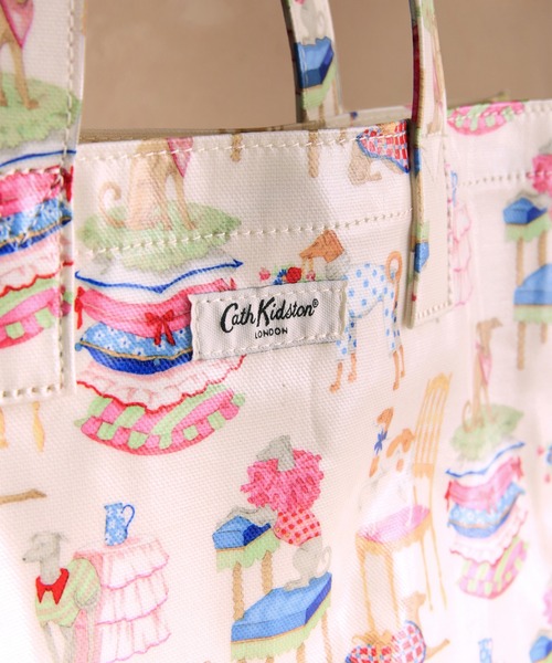 Cath Kidston（キャスキッドソン）の「ラージ ブックバッグ Hackney Dogs（トートバッグ・レディース・ピンク・FREE）」の3枚目の写真